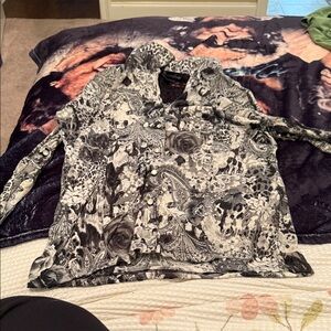 Contemporary Style Signature Floral Black & White lace detail Button-Up Shirt-LG